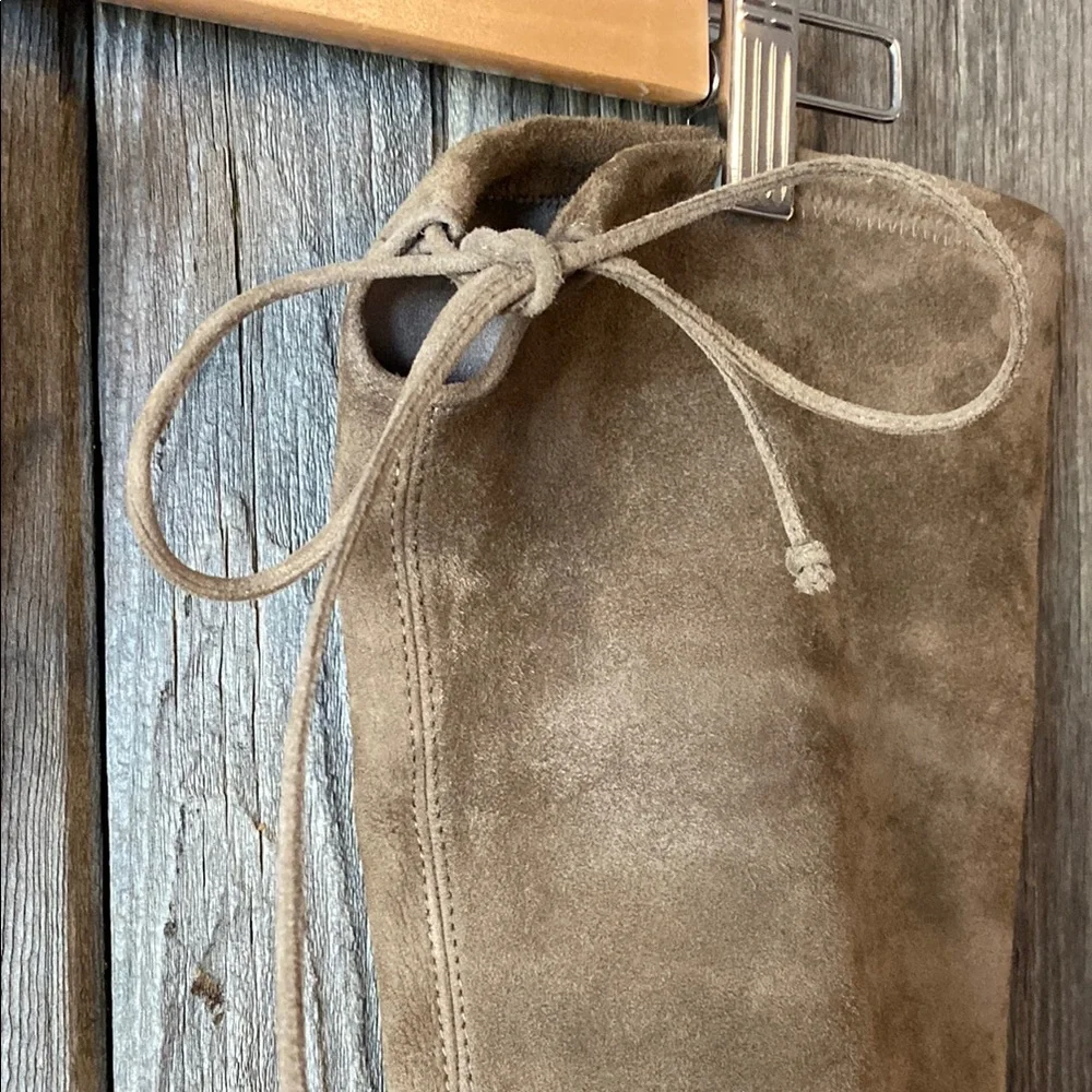 Stuart Weitzman Tieland Over-the-Knee Stretch Suede boots in taupe - Picture 7 of 8